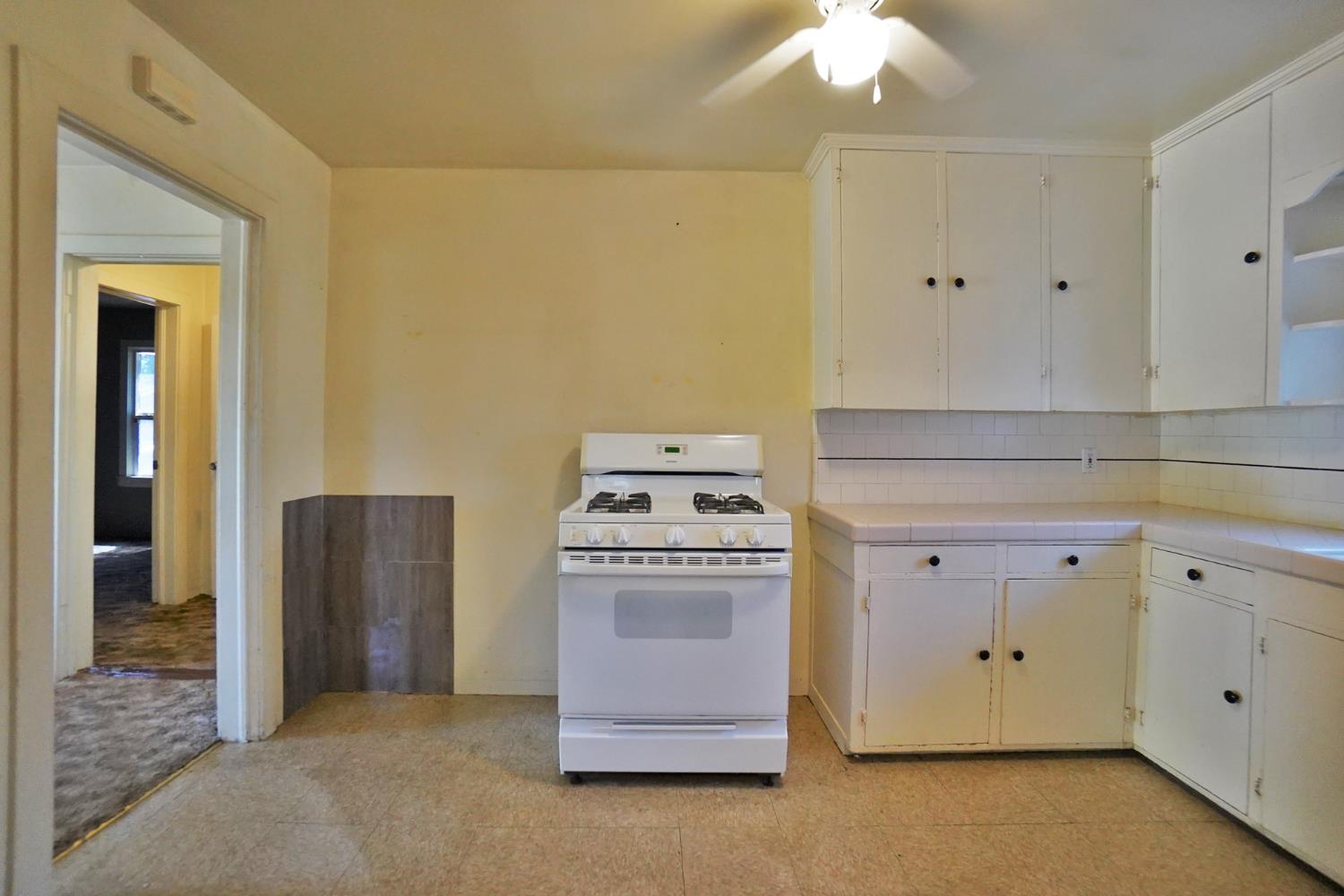 325 Neville St, Hanford, CA 93230