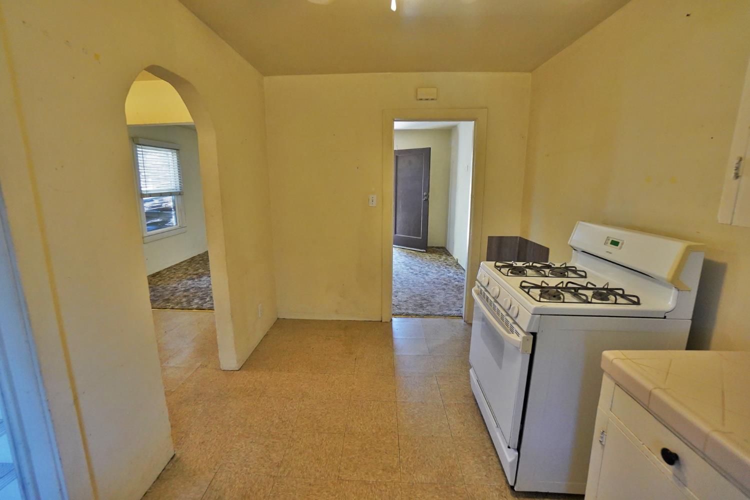 325 Neville St, Hanford, CA 93230
