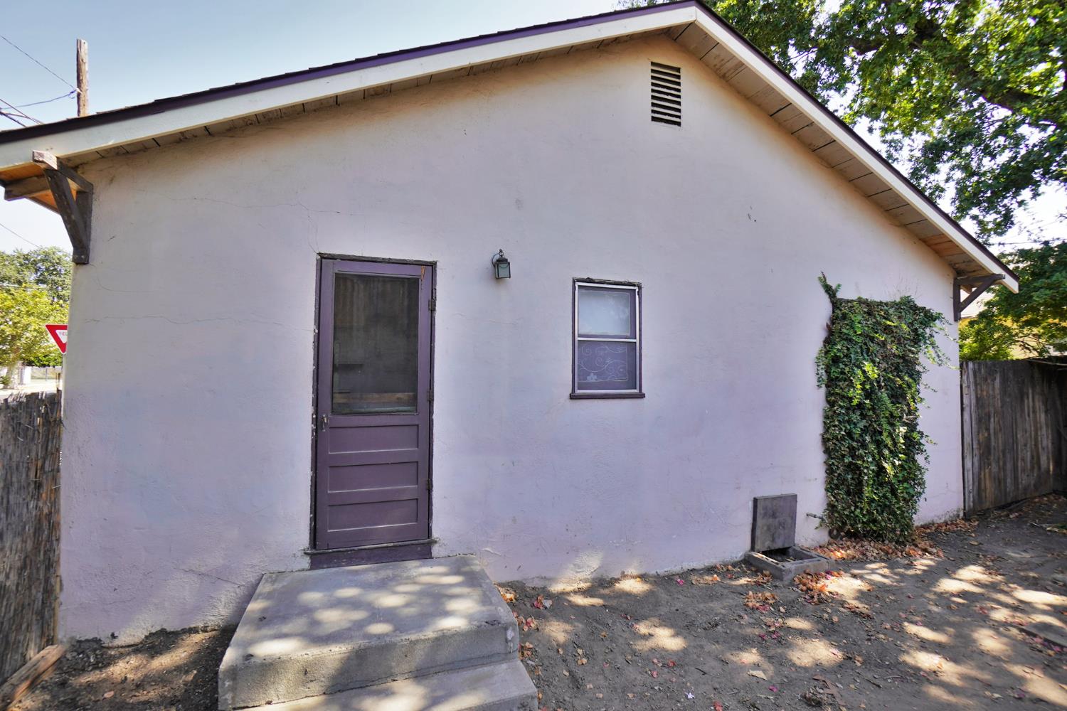 325 Neville St, Hanford, CA 93230