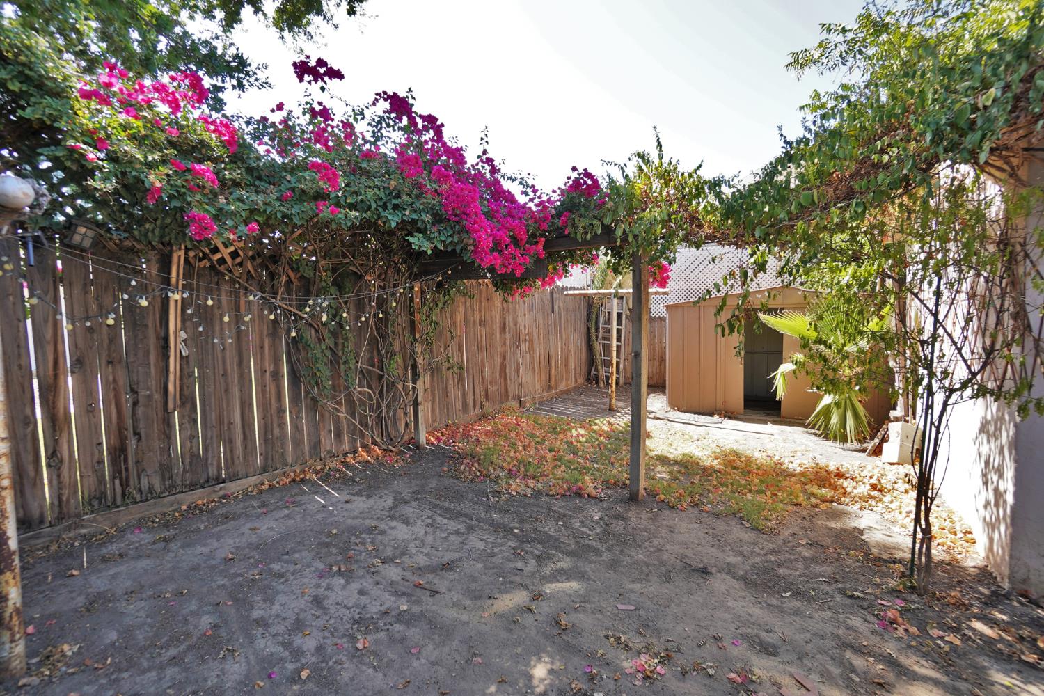 325 Neville St, Hanford, CA 93230