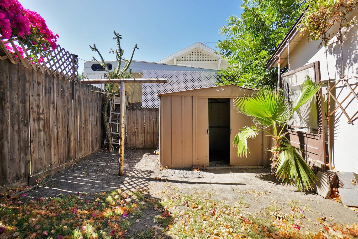 325 Neville St, Hanford, CA 93230