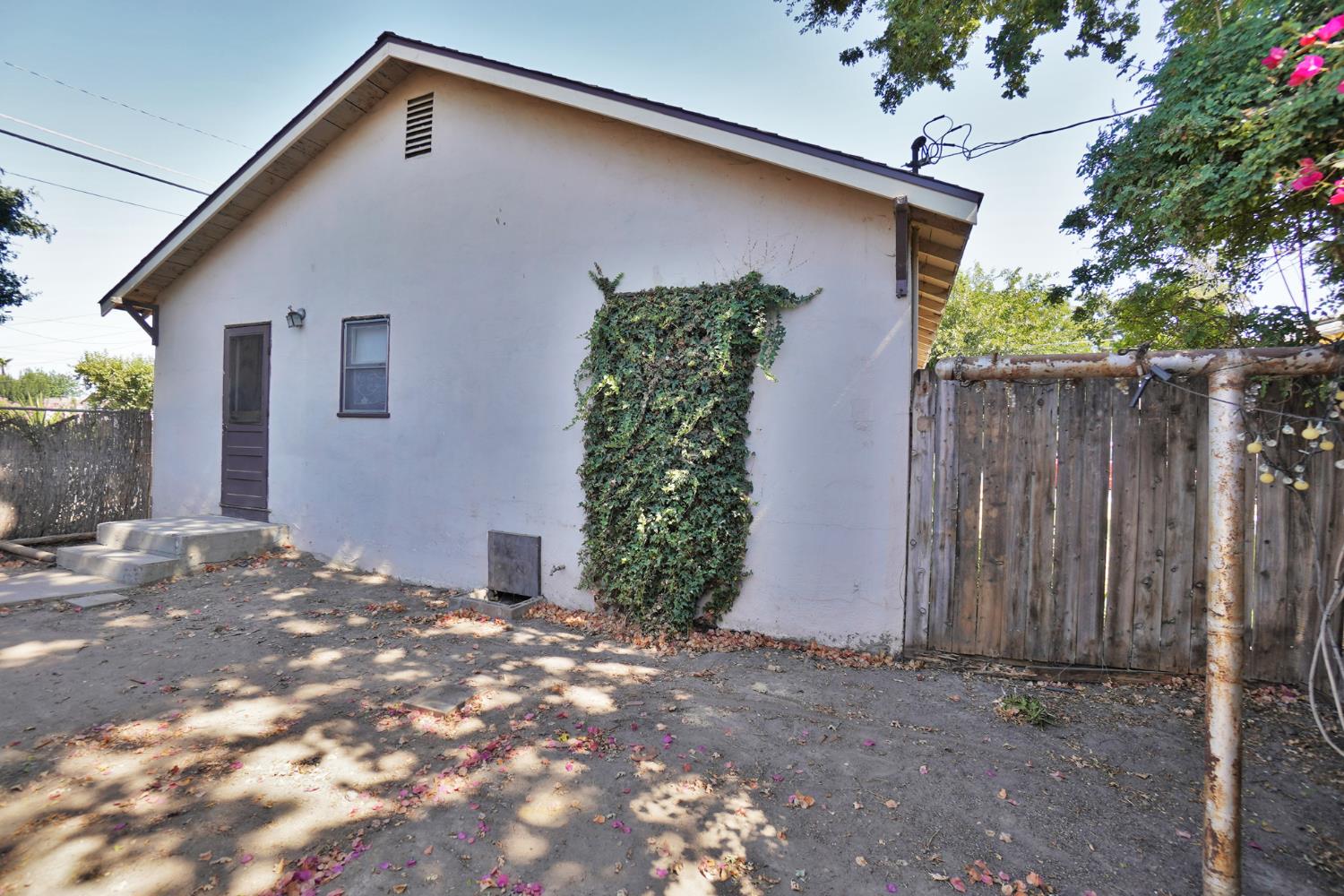 325 Neville St, Hanford, CA 93230