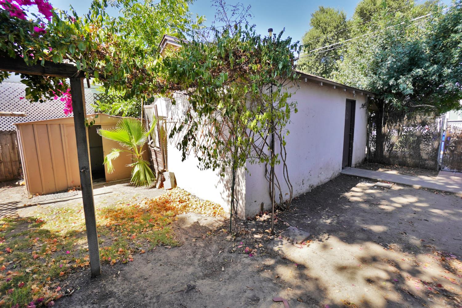 325 Neville St, Hanford, CA 93230