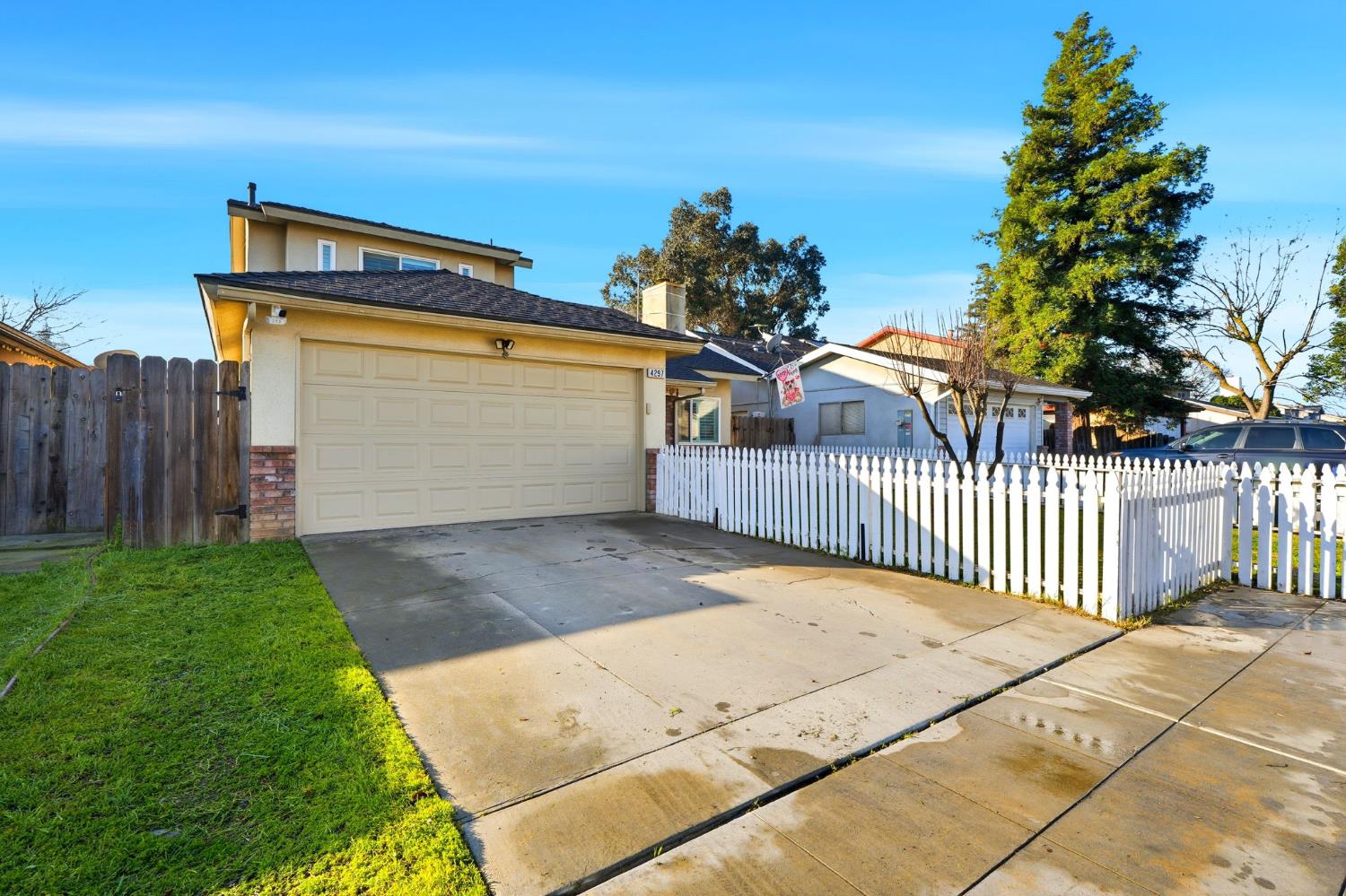 4297 W Brown Ave, Fresno, CA 93722