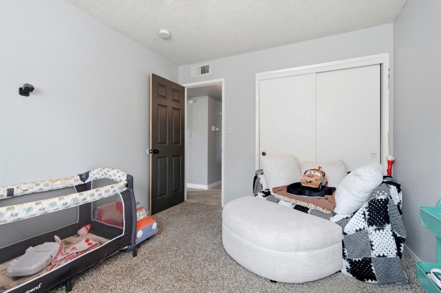 4297 W Brown Ave, Fresno, CA 93722