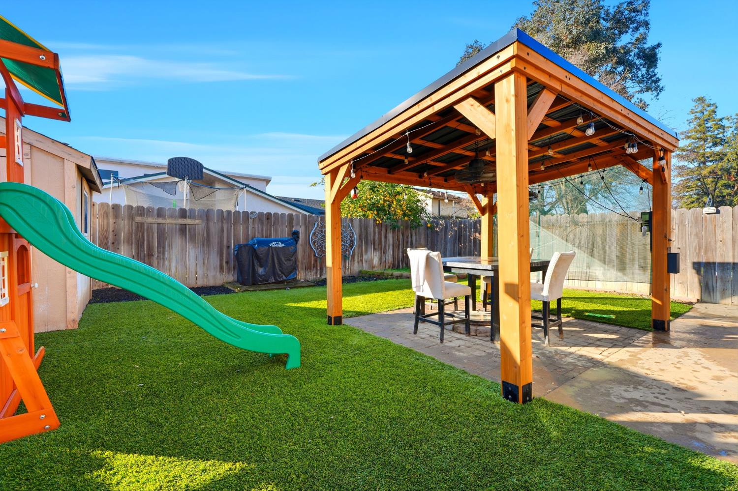 4297 W Brown Ave, Fresno, CA 93722