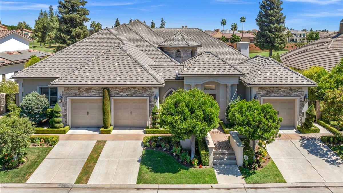 11350 N Glencastle Way, Fresno, CA 93730