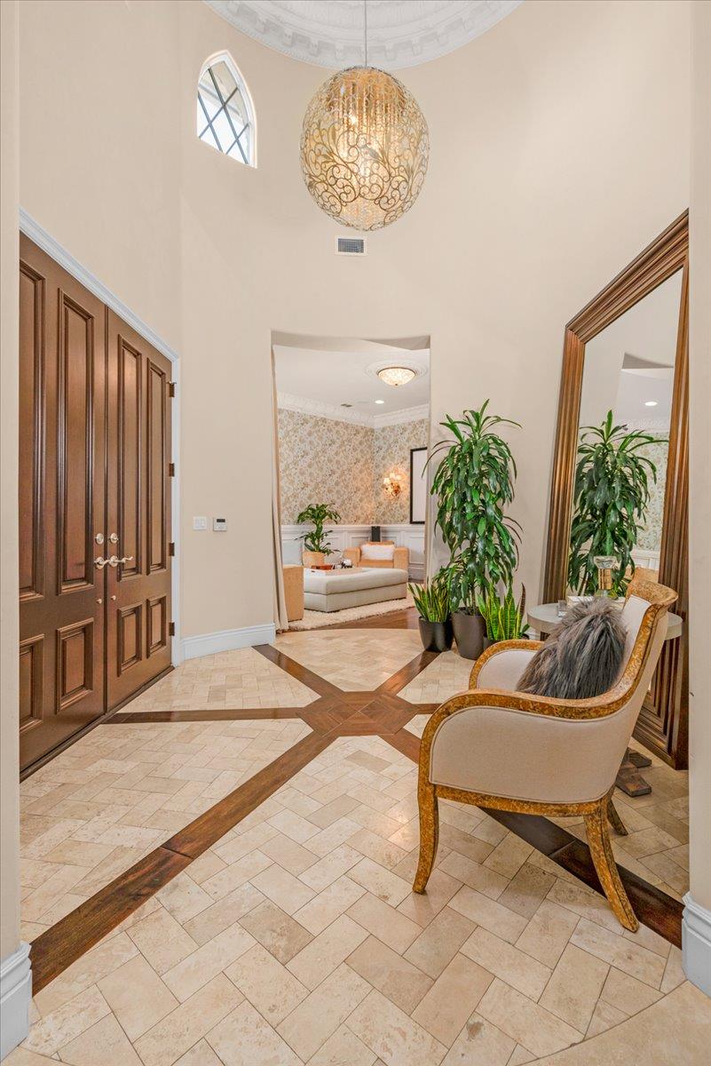 11350 N Glencastle Way, Fresno, CA 93730