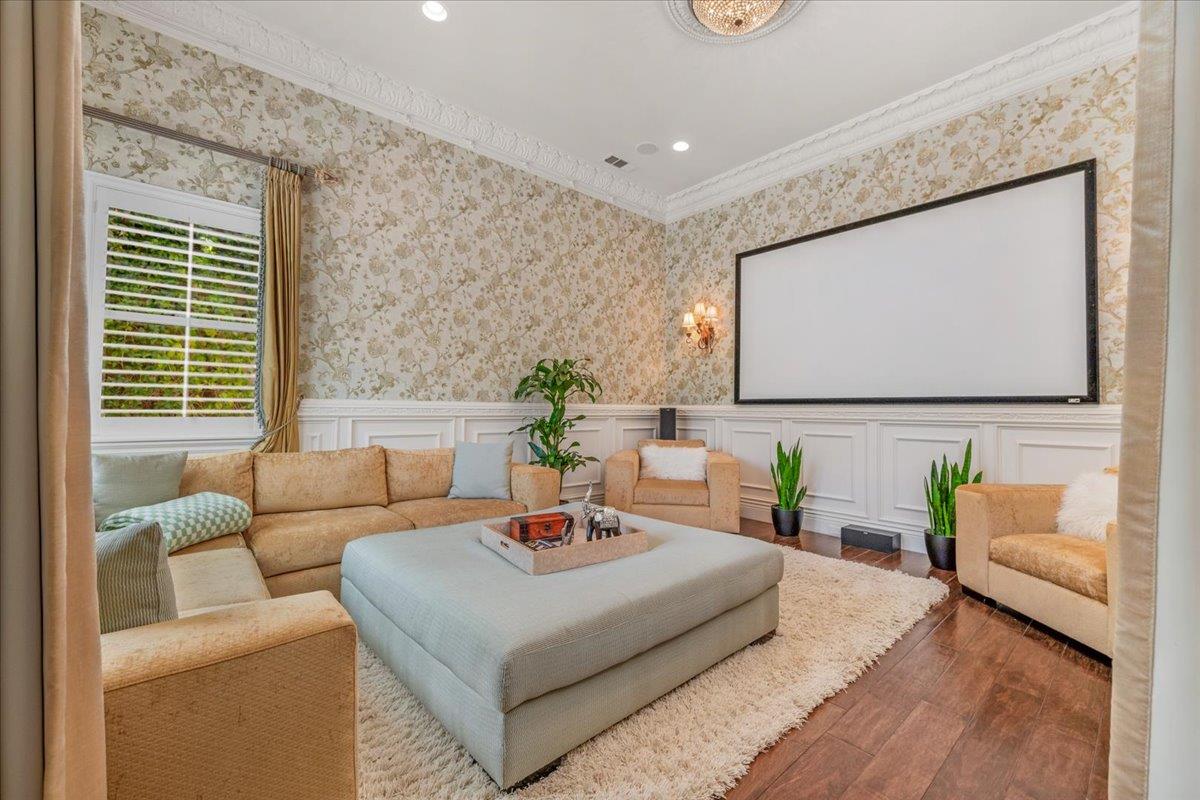 11350 N Glencastle Way, Fresno, CA 93730