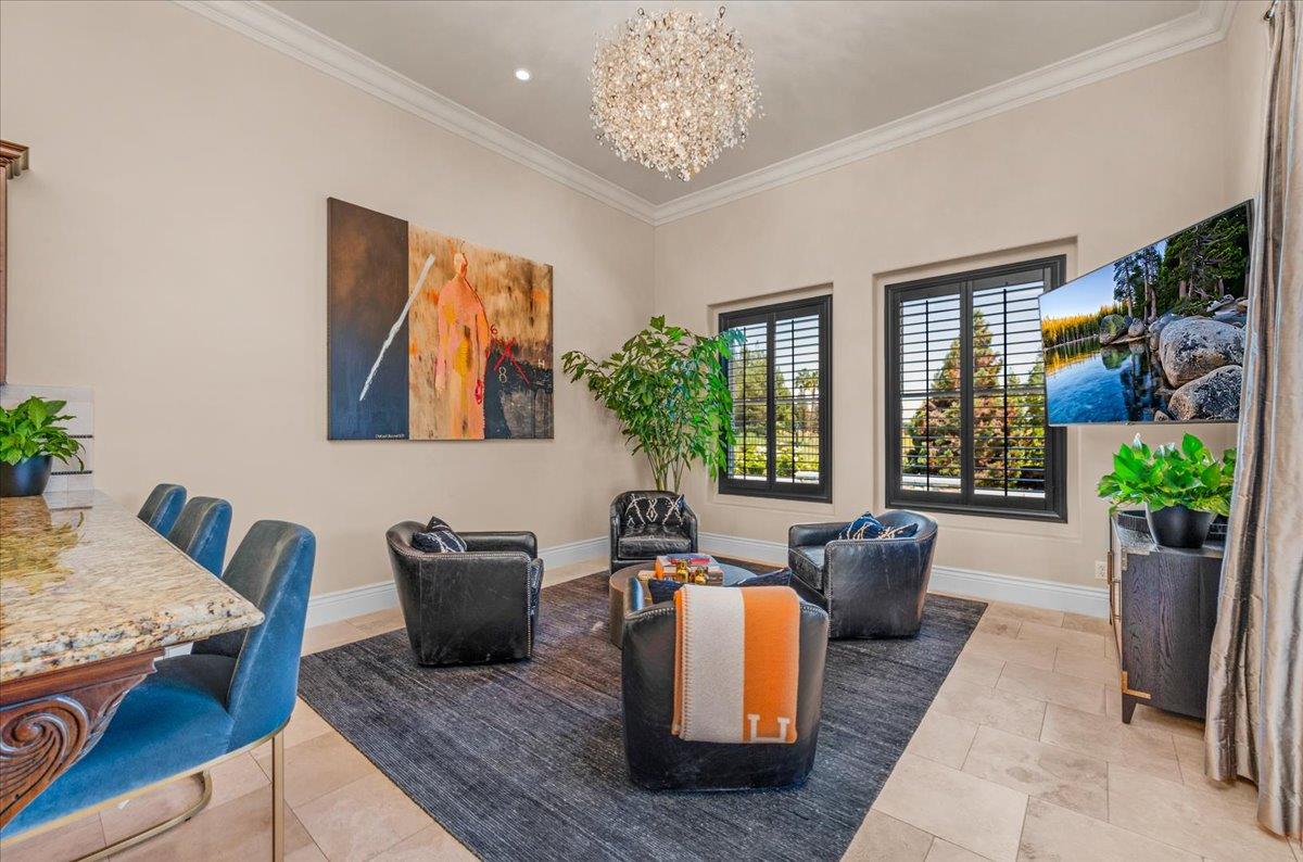 11350 N Glencastle Way, Fresno, CA 93730