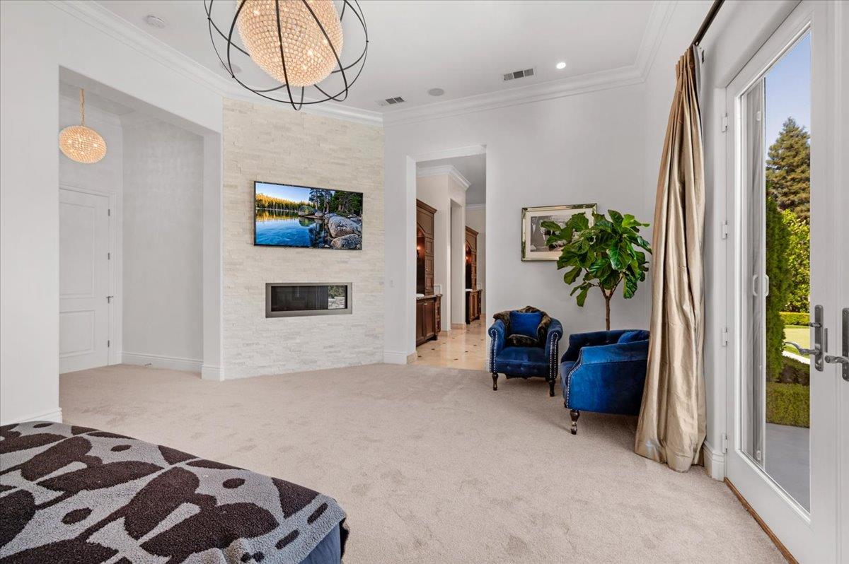 11350 N Glencastle Way, Fresno, CA 93730