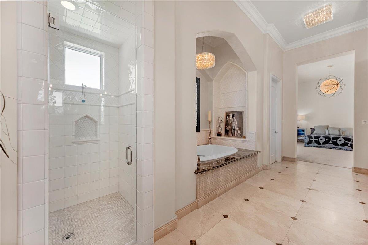 11350 N Glencastle Way, Fresno, CA 93730