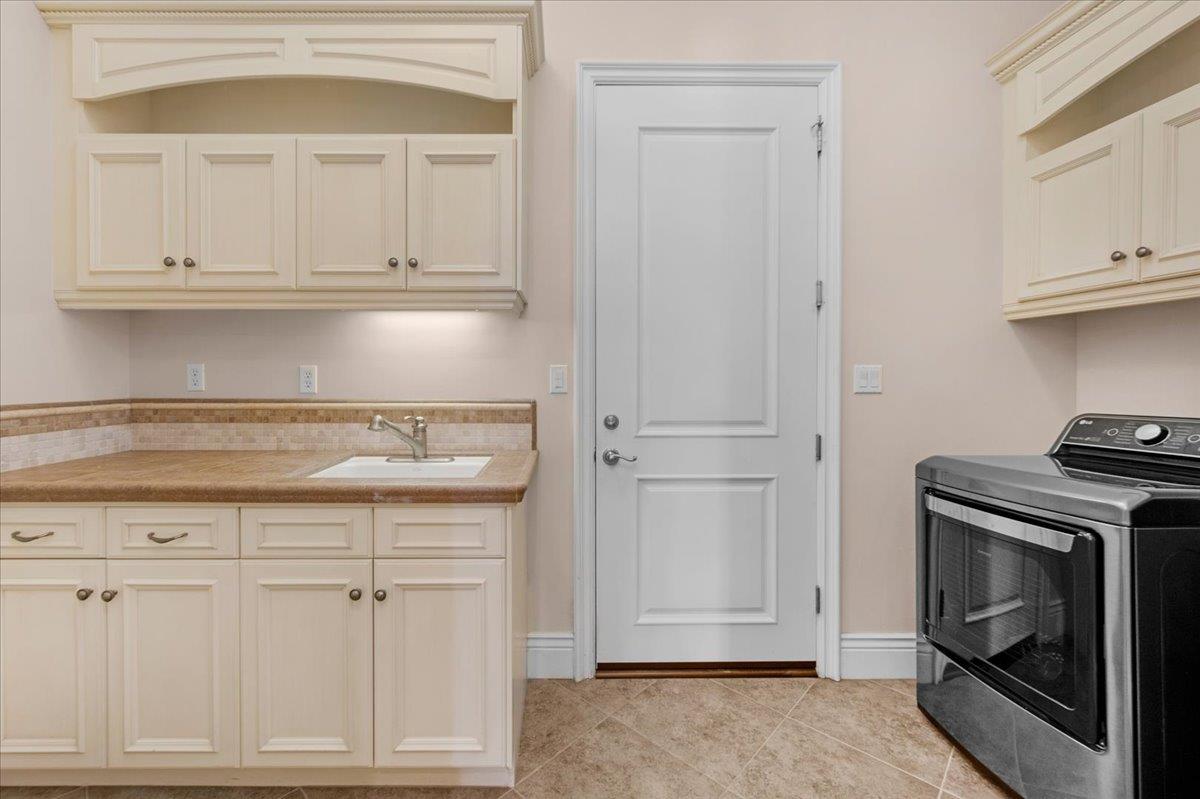 11350 N Glencastle Way, Fresno, CA 93730