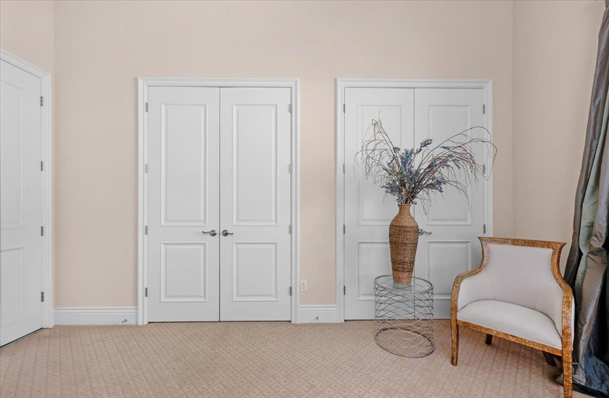 11350 N Glencastle Way, Fresno, CA 93730