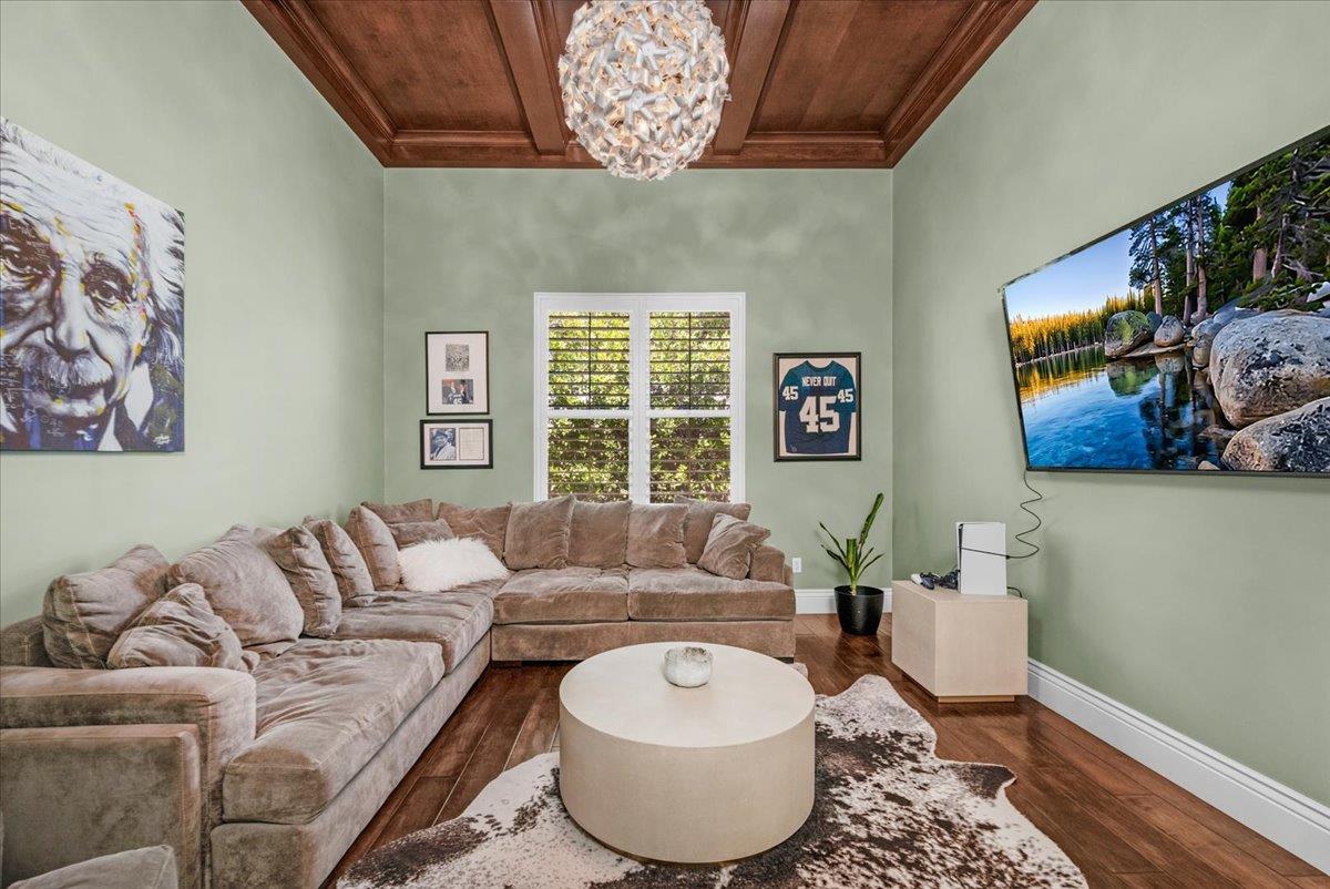 11350 N Glencastle Way, Fresno, CA 93730