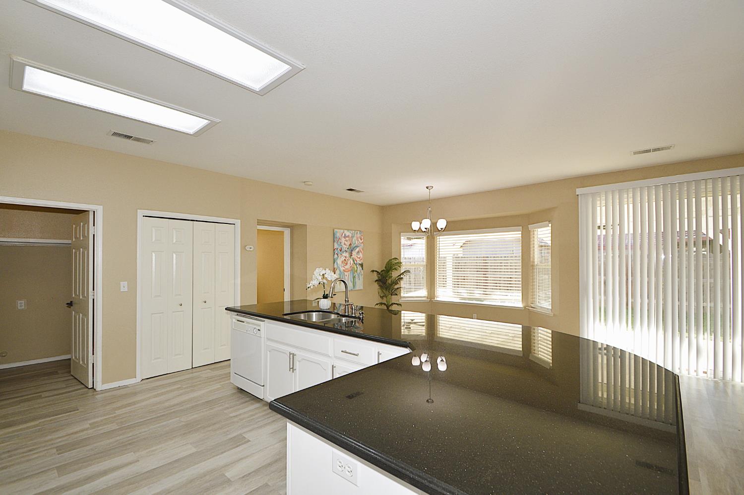 1133 Cousins Ct, Lemoore, CA 93245