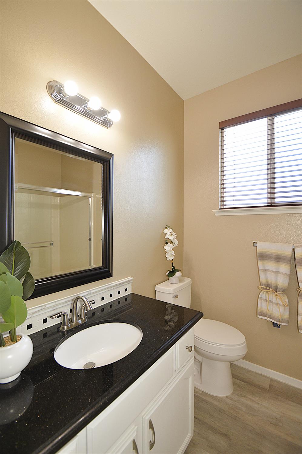 1133 Cousins Ct, Lemoore, CA 93245
