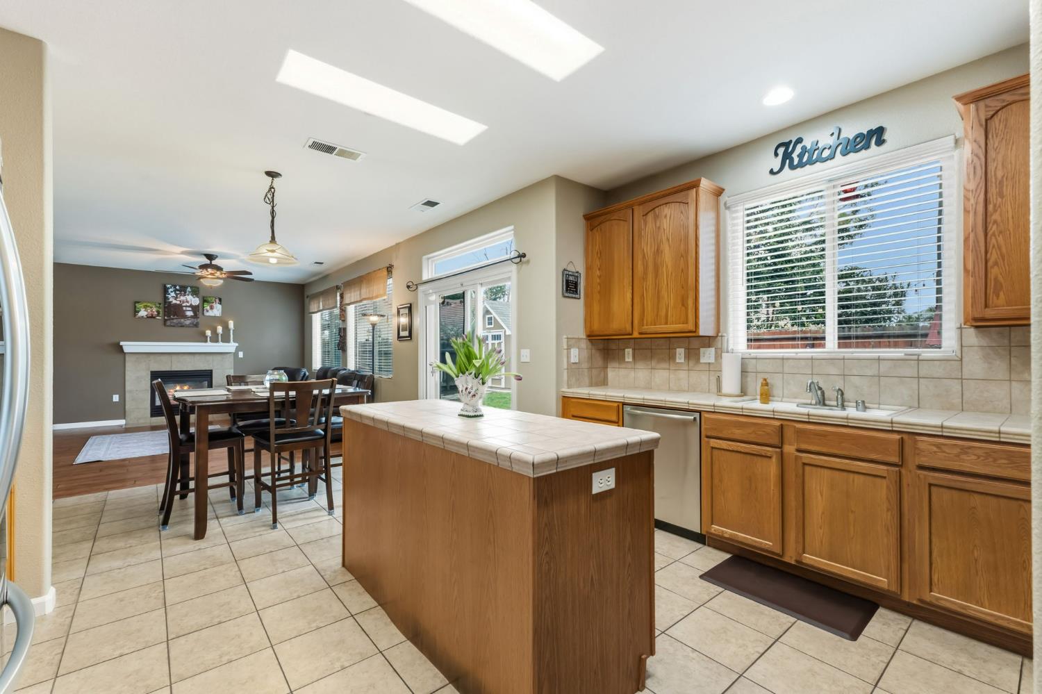 2871 Wrenwood Ave, Clovis, CA 93611