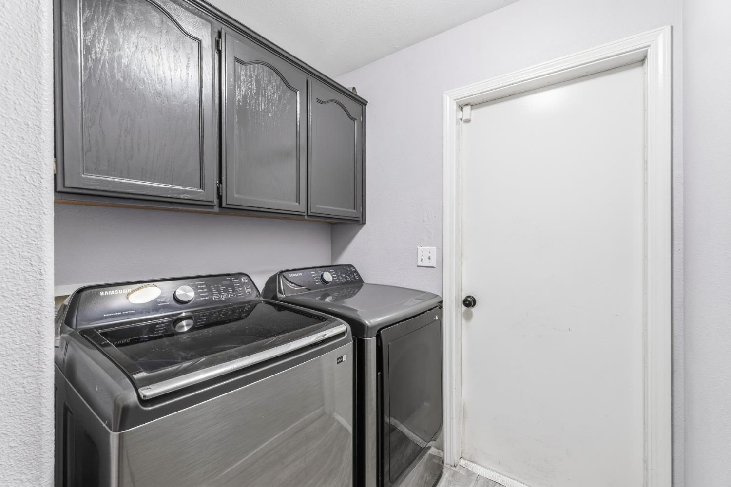 921 Don Medico Dr, Hanford, CA 93230