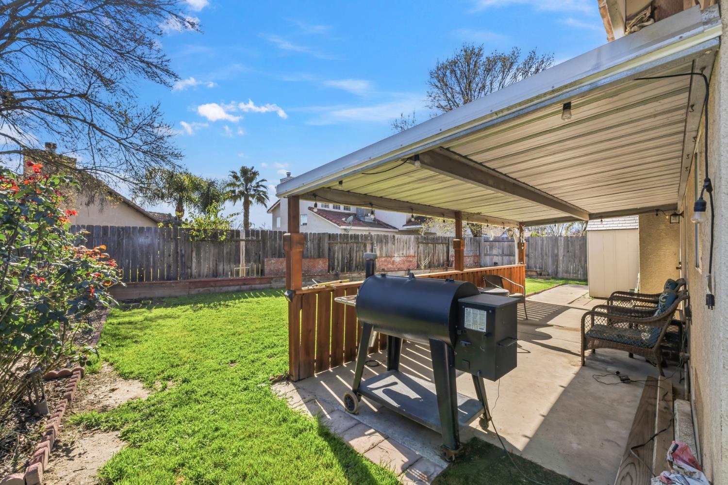 921 Don Medico Dr, Hanford, CA 93230