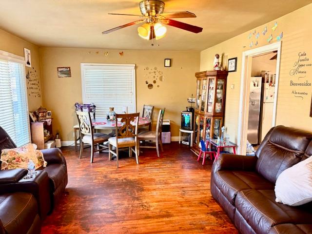 1025 W Griffith Ave, Fresno, CA 93705