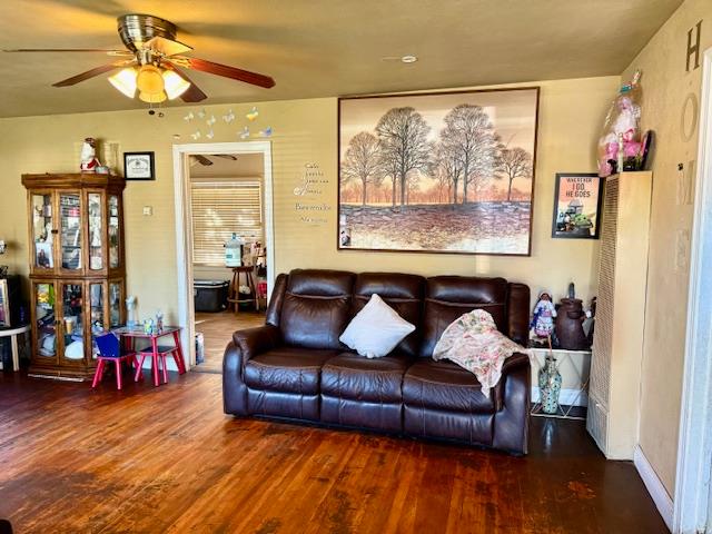 1025 W Griffith Ave, Fresno, CA 93705