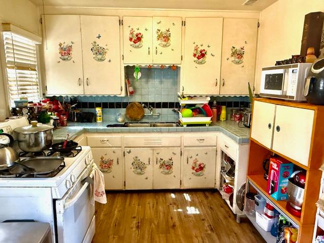 1025 W Griffith Ave, Fresno, CA 93705