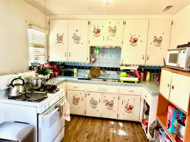 1025 W Griffith Ave, Fresno, CA 93705