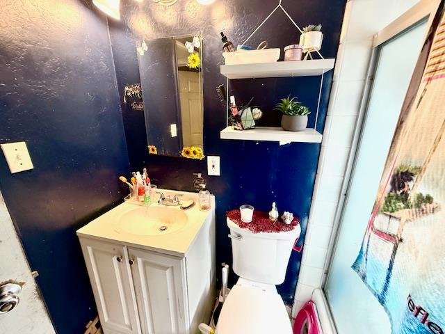 1025 W Griffith Ave, Fresno, CA 93705