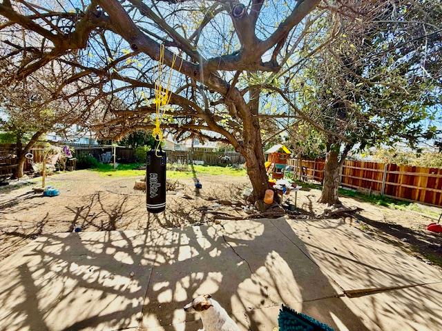 1025 W Griffith Ave, Fresno, CA 93705