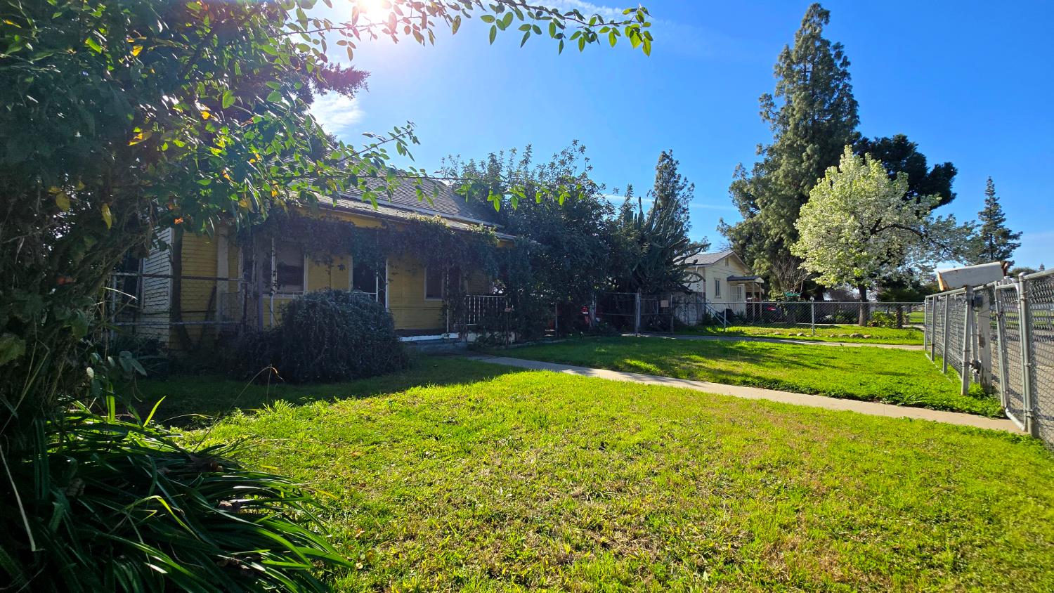 520 E Yale, Dinuba, CA 93618