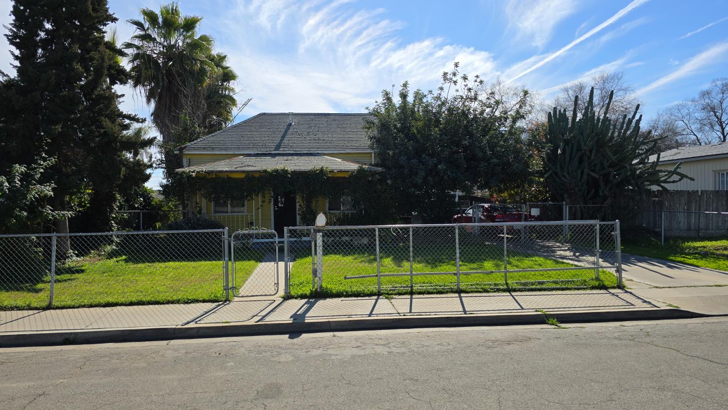 520 E Yale, Dinuba, CA 93618