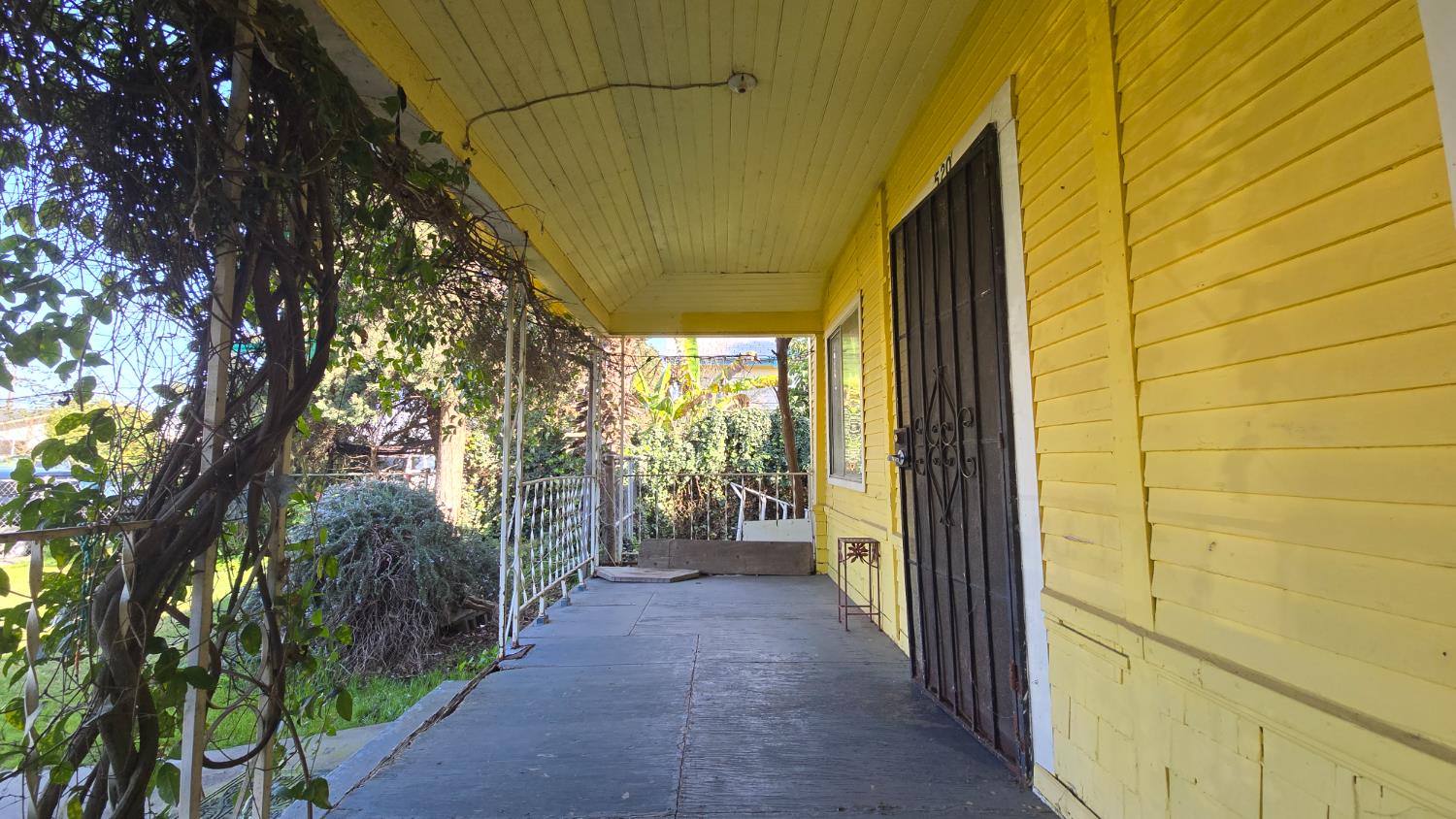 520 E Yale, Dinuba, CA 93618