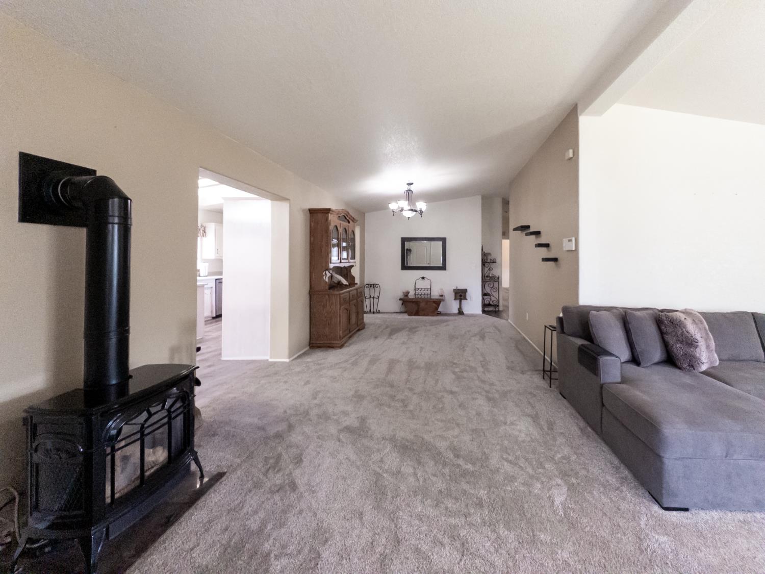 38075 Willowood Ln, Yokuts Valley, CA 93675