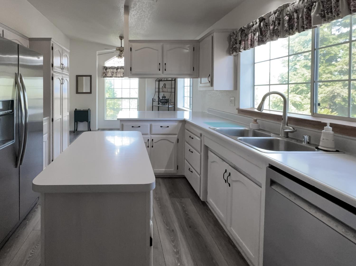 38075 Willowood Ln, Yokuts Valley, CA 93675