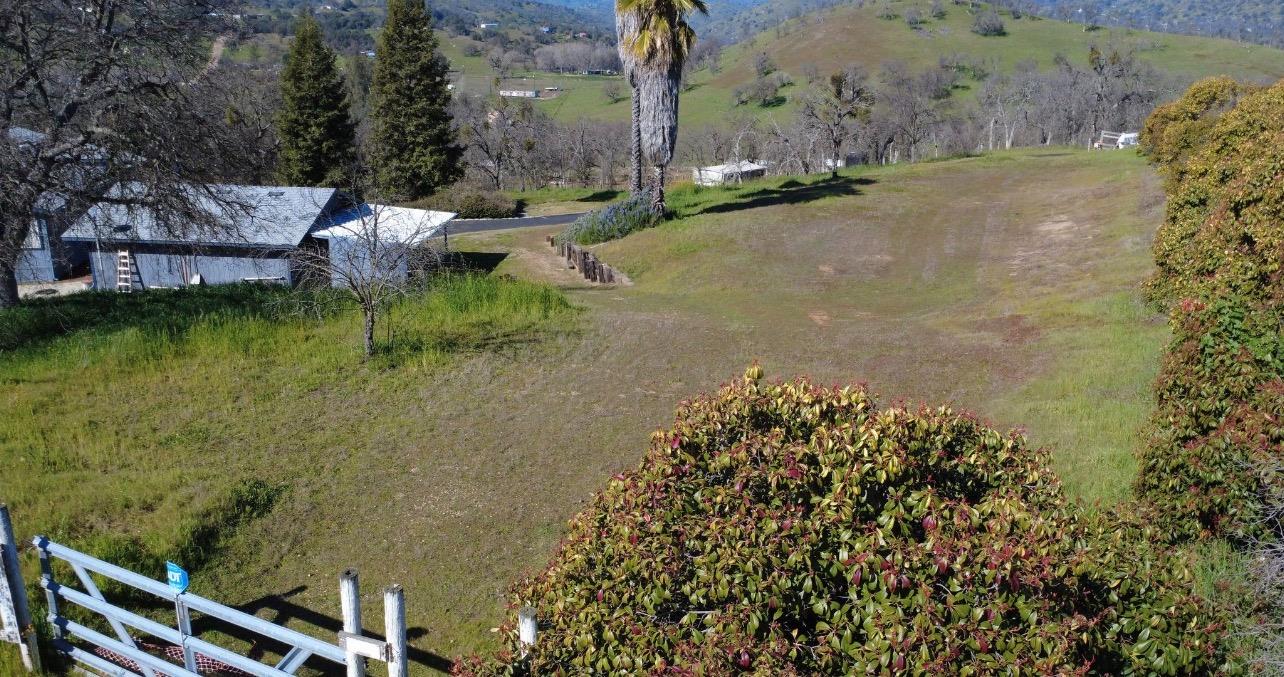 38075 Willowood Ln, Yokuts Valley, CA 93675