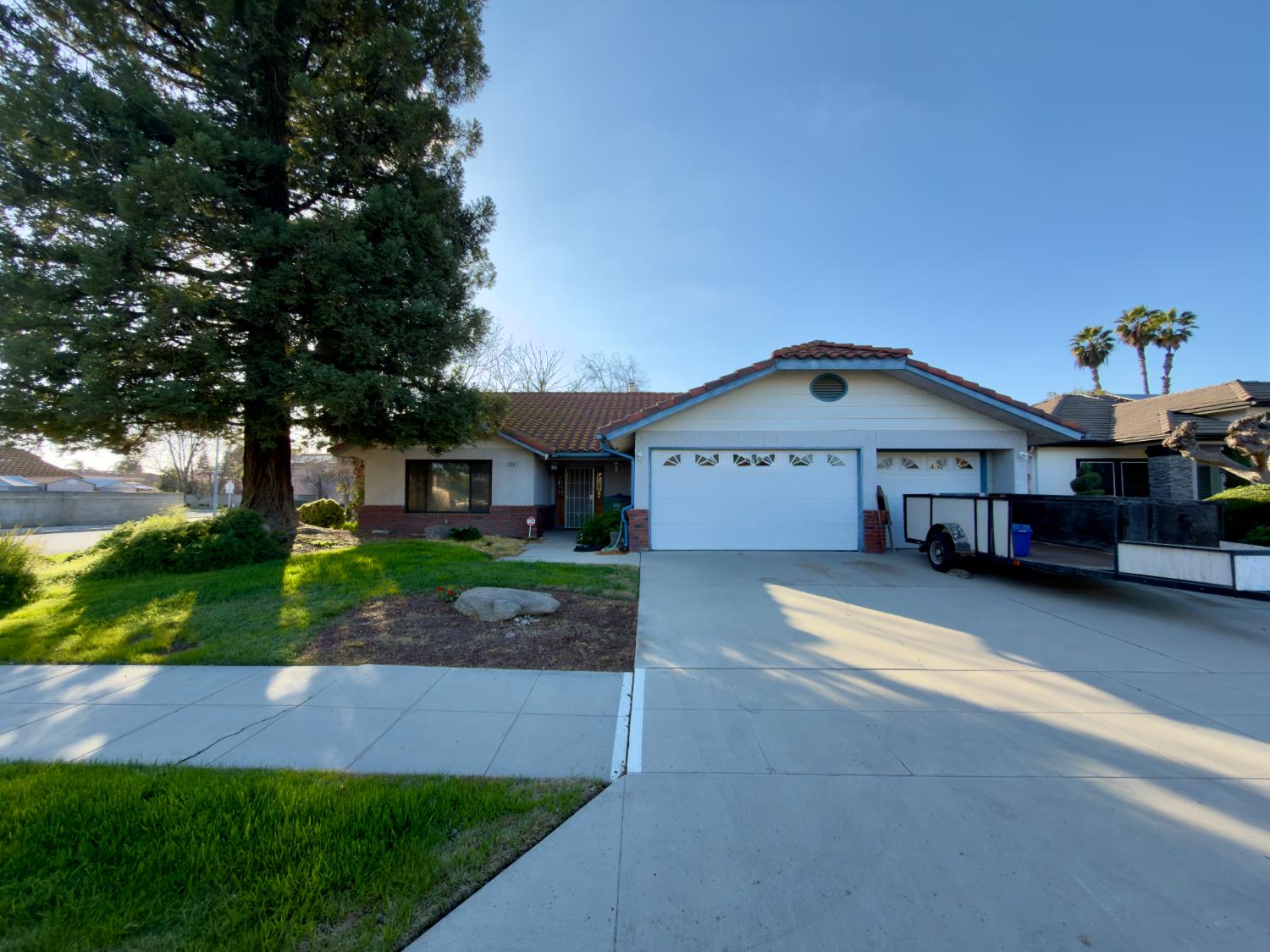 908 Suburban Ave, Madera, CA 93637