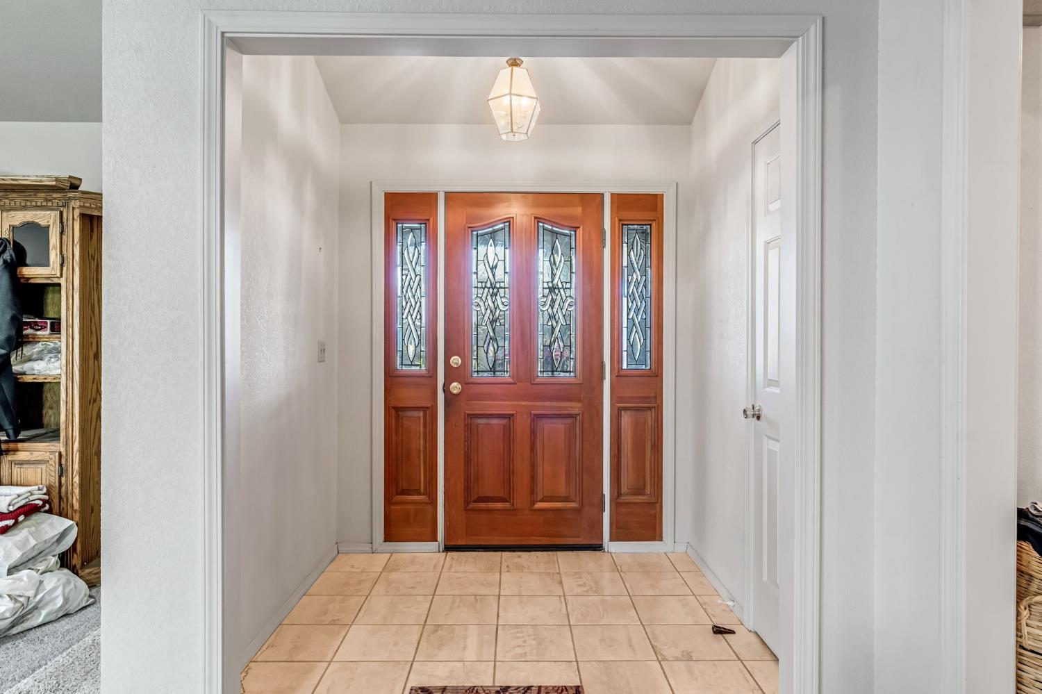 908 Suburban Ave, Madera, CA 93637