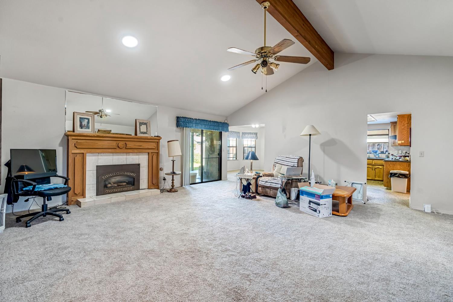 908 Suburban Ave, Madera, CA 93637