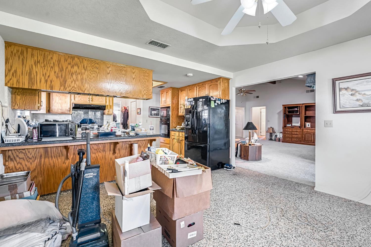 908 Suburban Ave, Madera, CA 93637