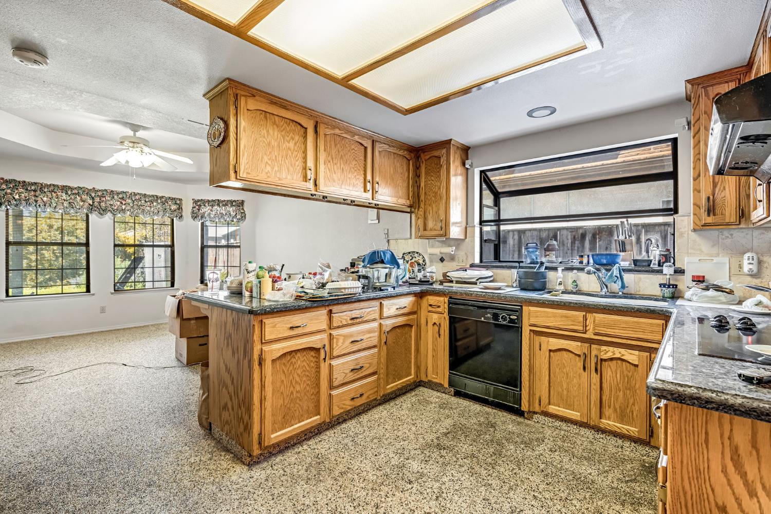 908 Suburban Ave, Madera, CA 93637