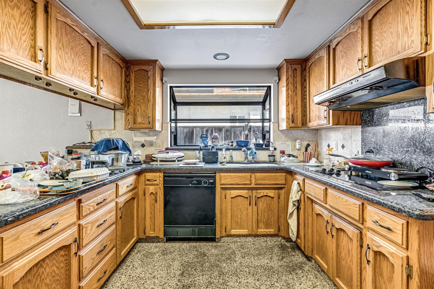 908 Suburban Ave, Madera, CA 93637