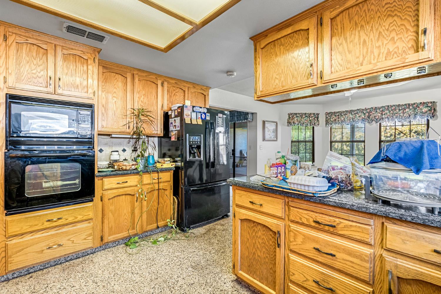 908 Suburban Ave, Madera, CA 93637