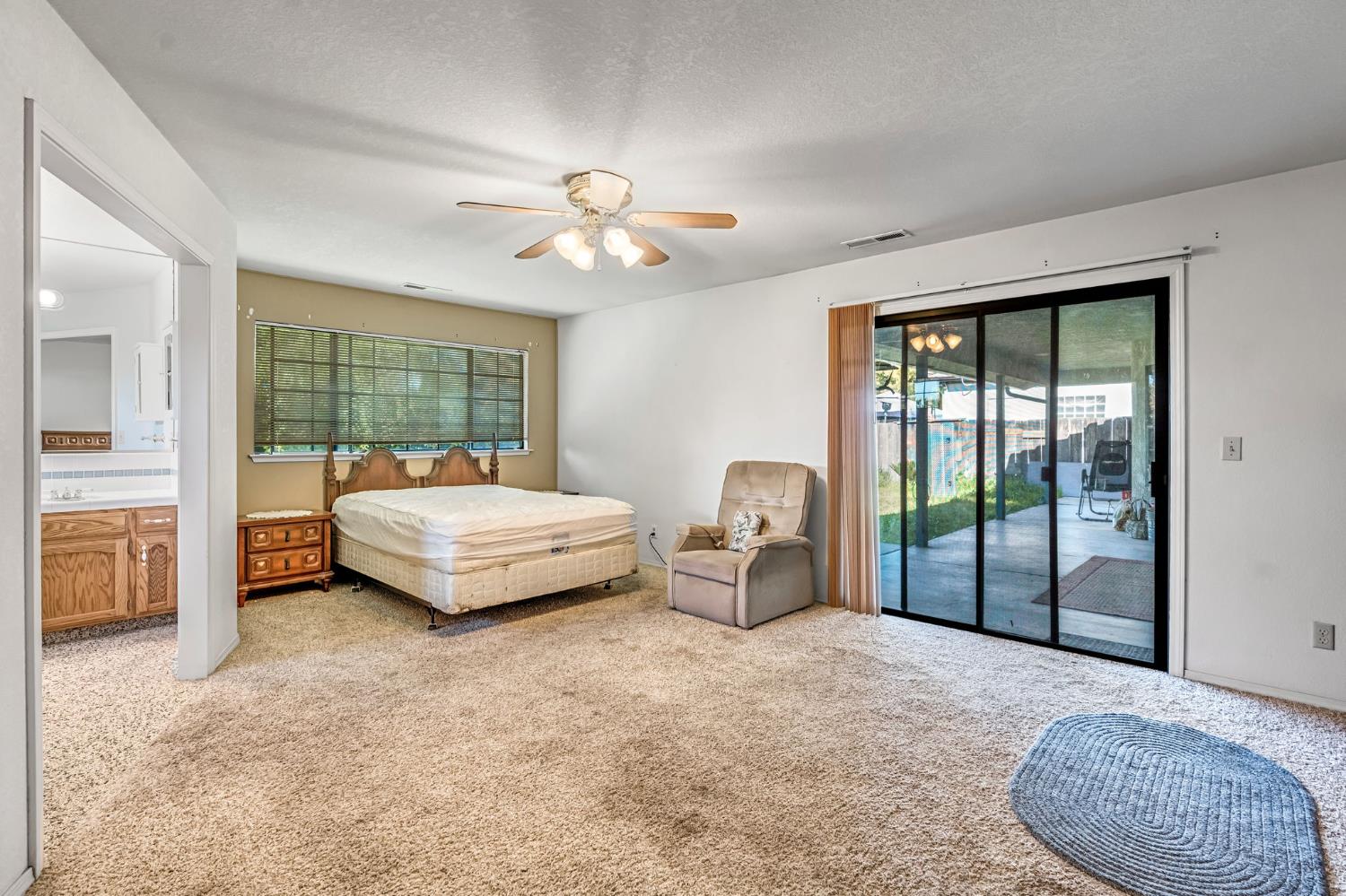 908 Suburban Ave, Madera, CA 93637