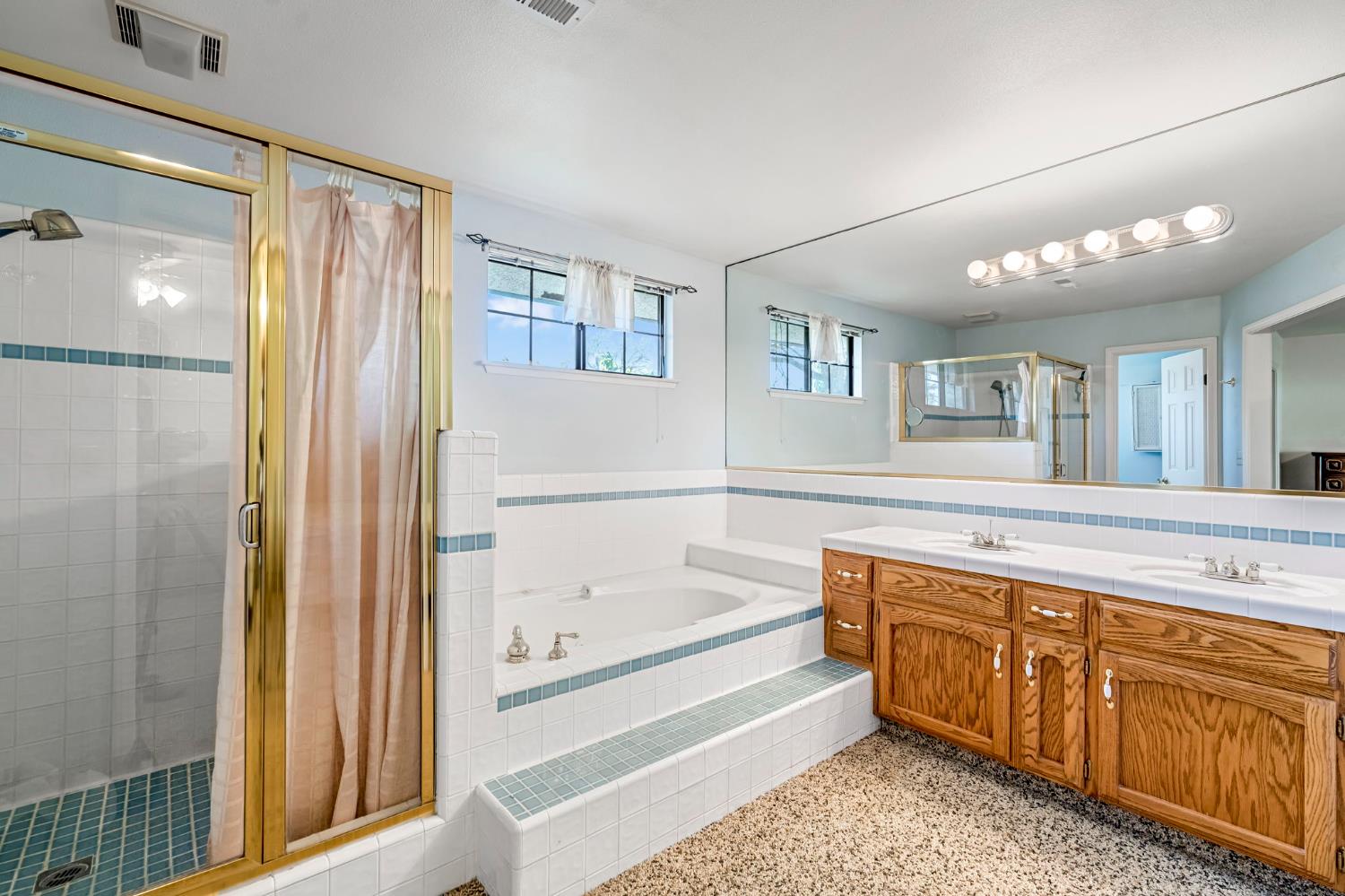 908 Suburban Ave, Madera, CA 93637