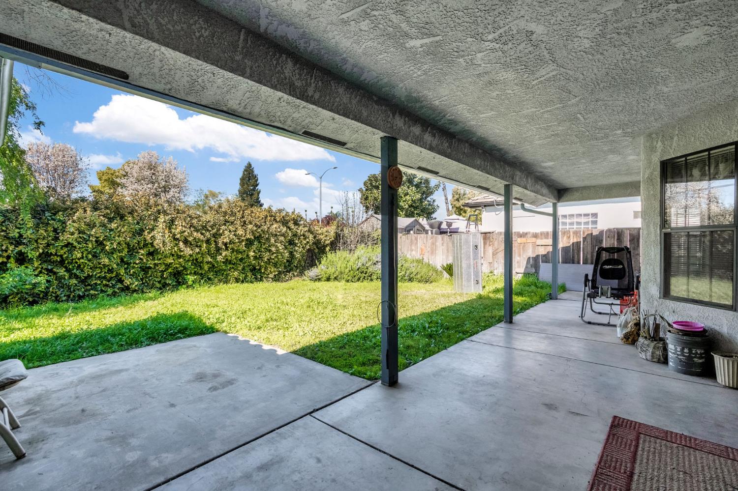 908 Suburban Ave, Madera, CA 93637