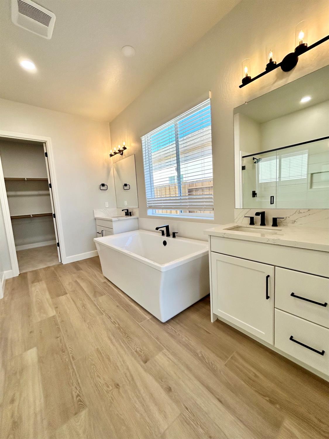 1655 Heirloom Avenue, Clovis, CA 93619