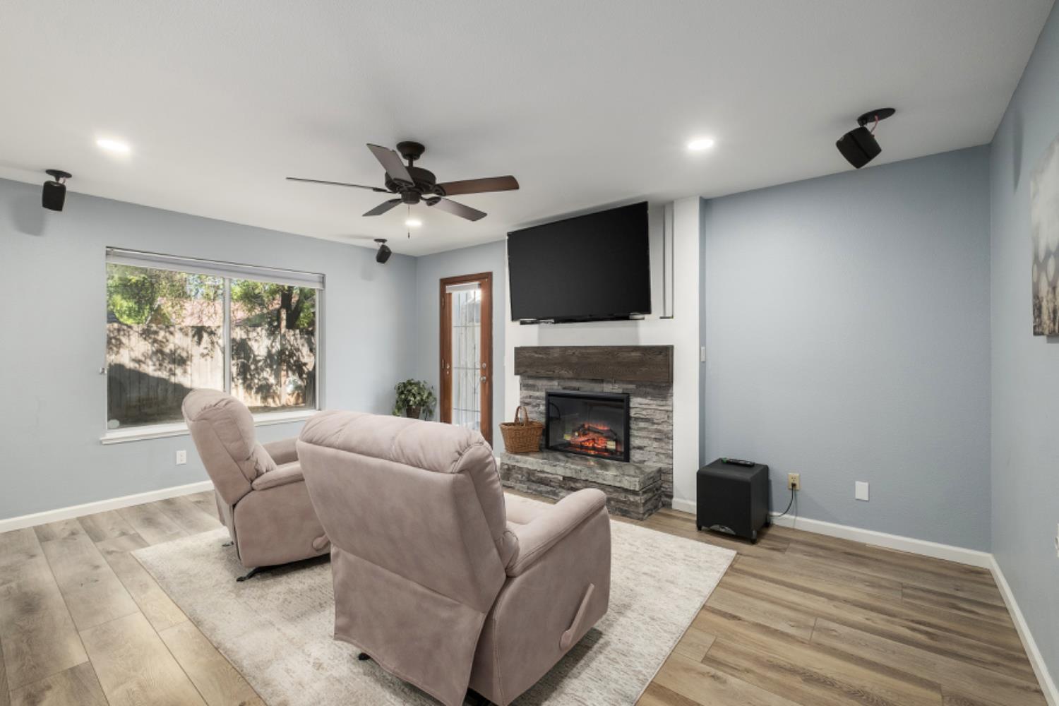 6583 N State Ave, Fresno, CA 93722