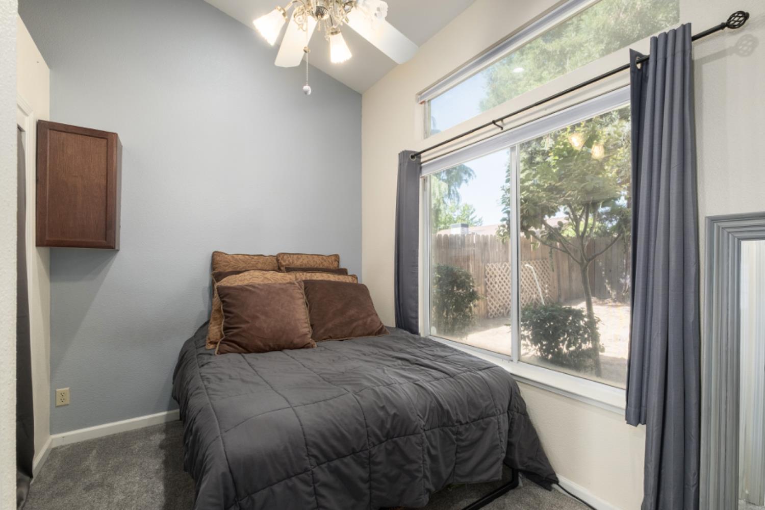 6583 N State Ave, Fresno, CA 93722