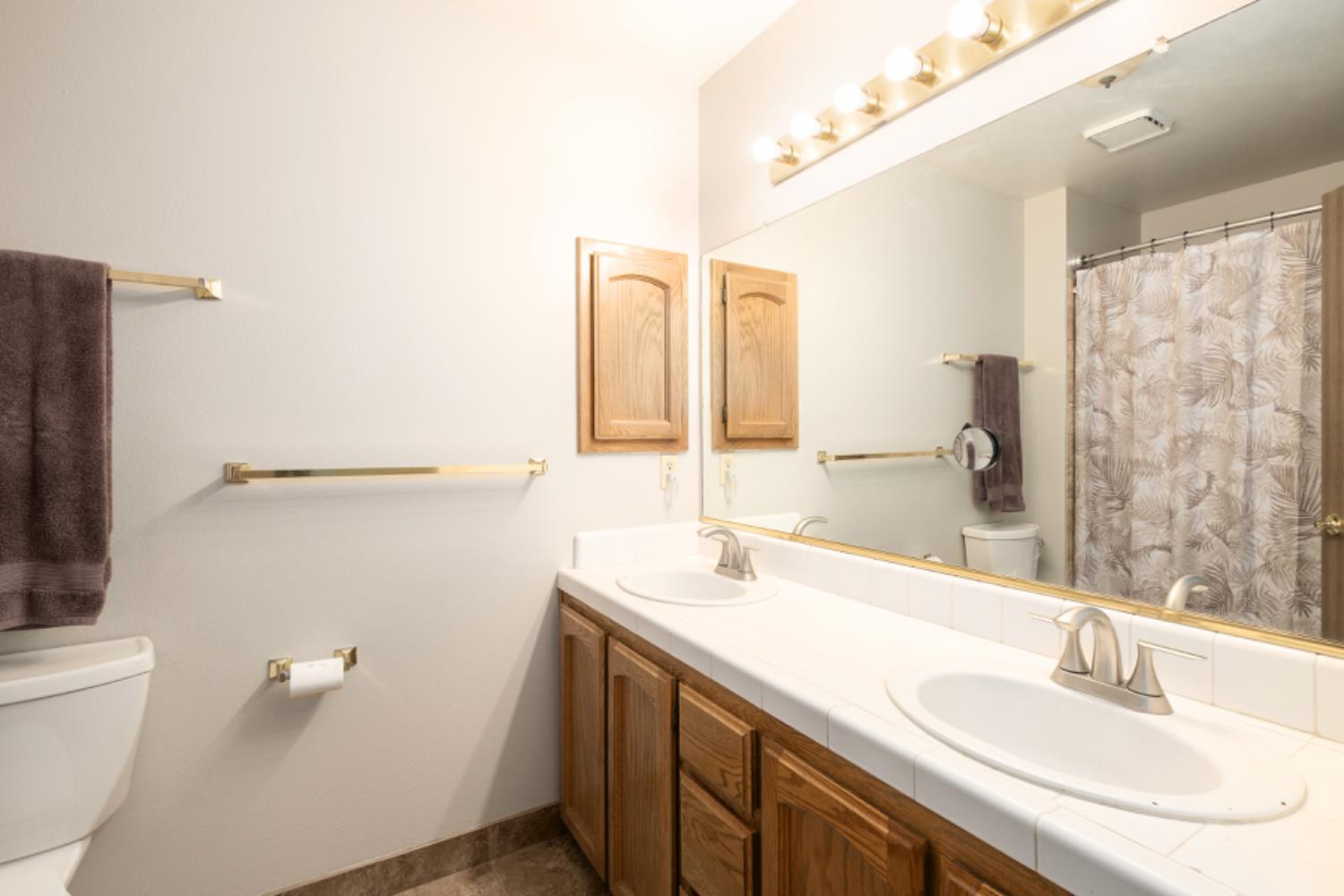 6583 N State Ave, Fresno, CA 93722